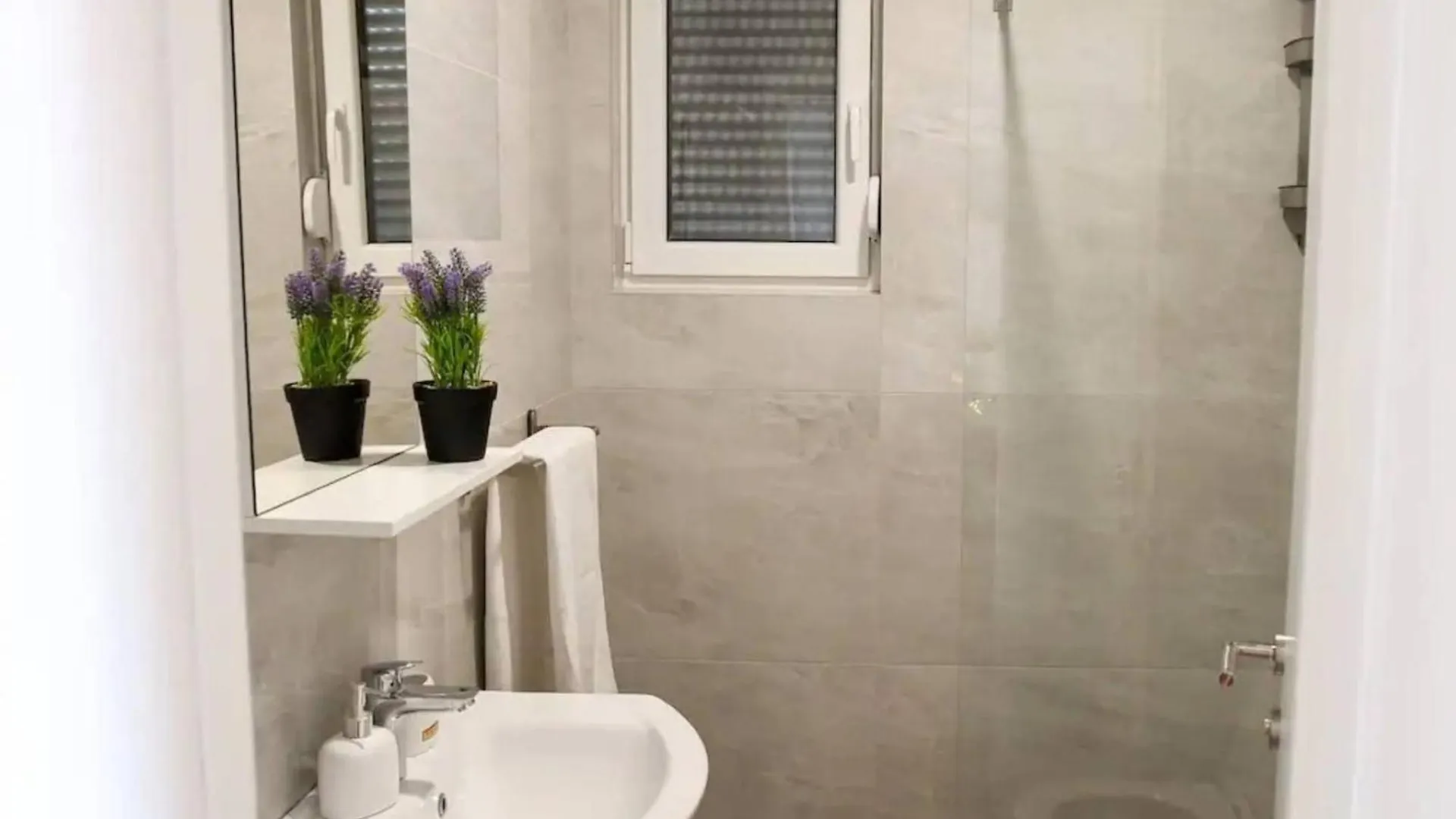 Stylish Okrug Gornji Apartment With Terrace And Patio Trogir