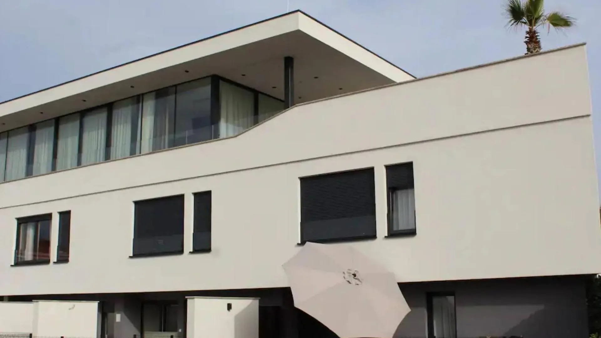 Stylish Okrug Gornji Apartment With Terrace And Patio 트로기르